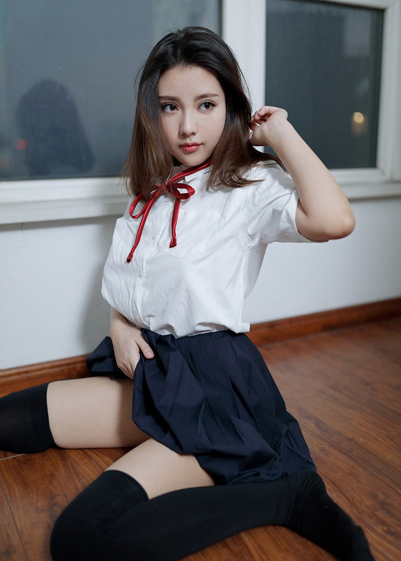 俏丽美女奈奈纯天然坚挺美乳惊为天人揉胸撩拨无暇