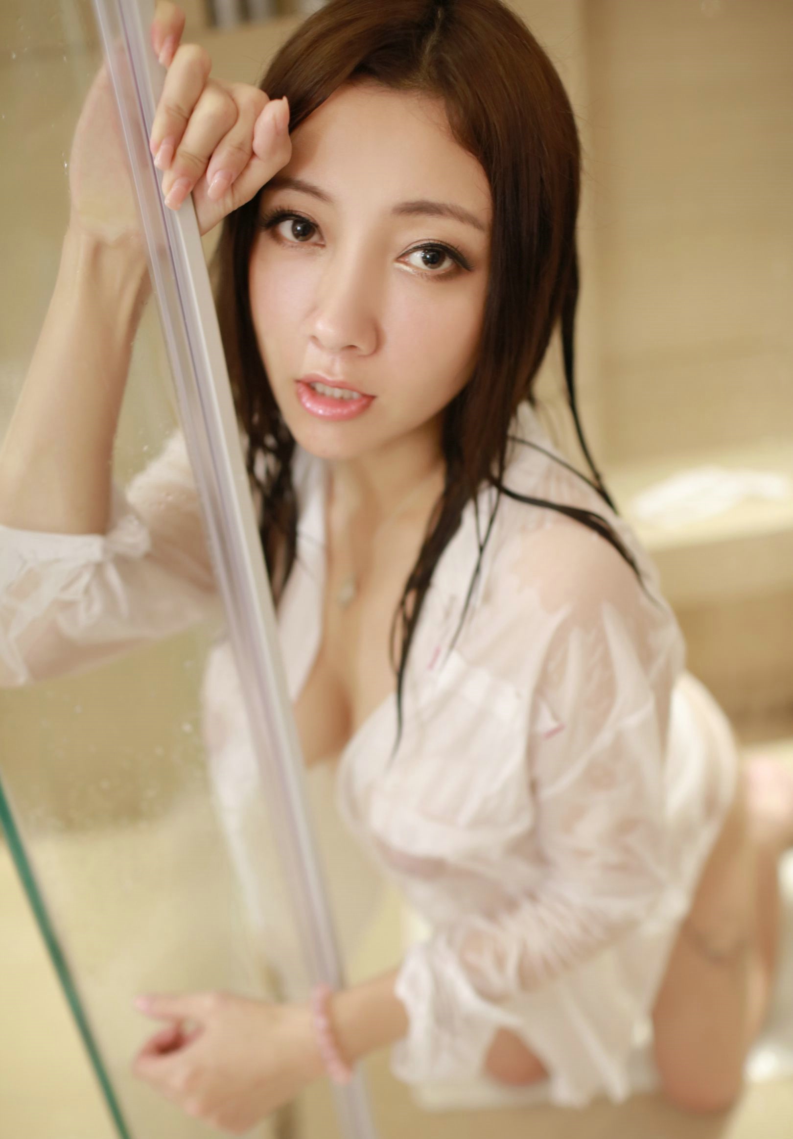 松果儿Victoria 浴室湿身大尺度白皙写真图片