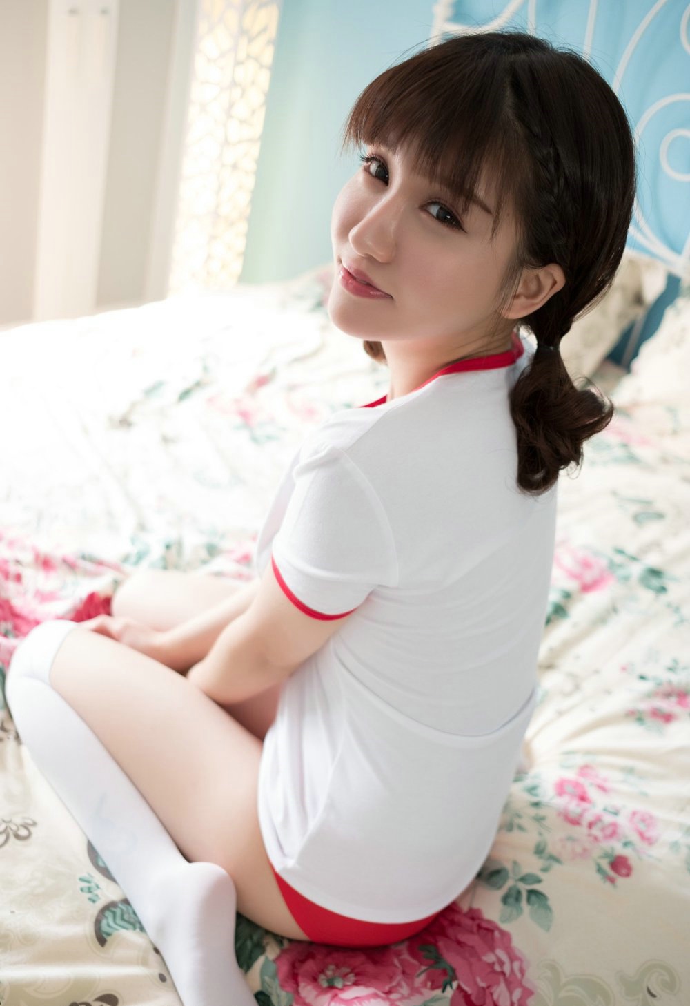 90后小美女傲娇萌萌体操服可爱靓丽私房照写真