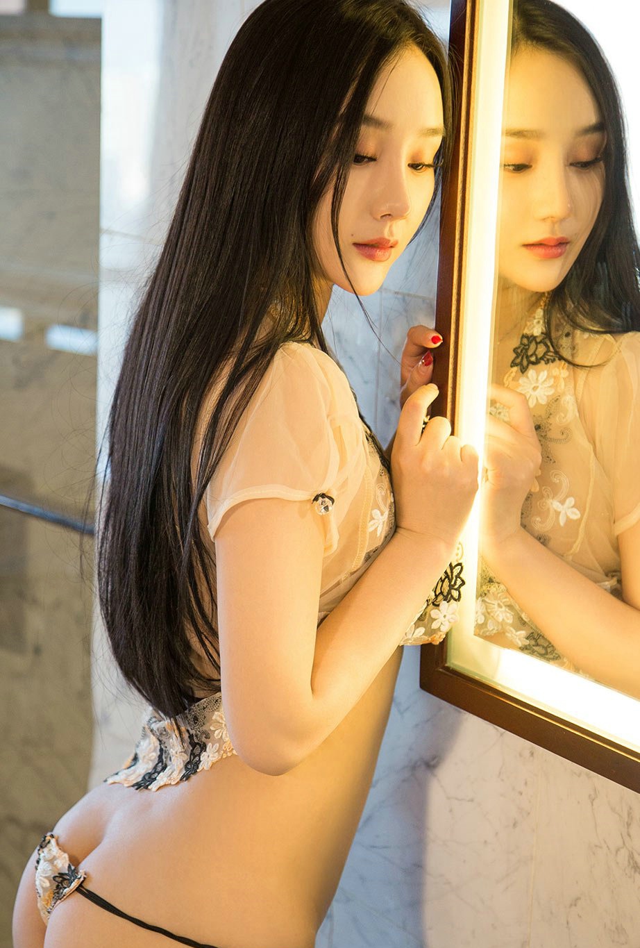 极品美女模特贺欣畅私房性感内衣秀迷人养眼写真