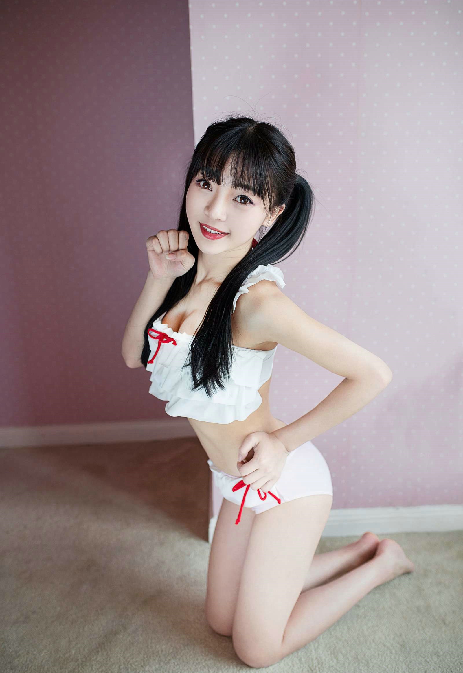 秀人网美女模特Mio莉莉丝粉色的初恋性感写真