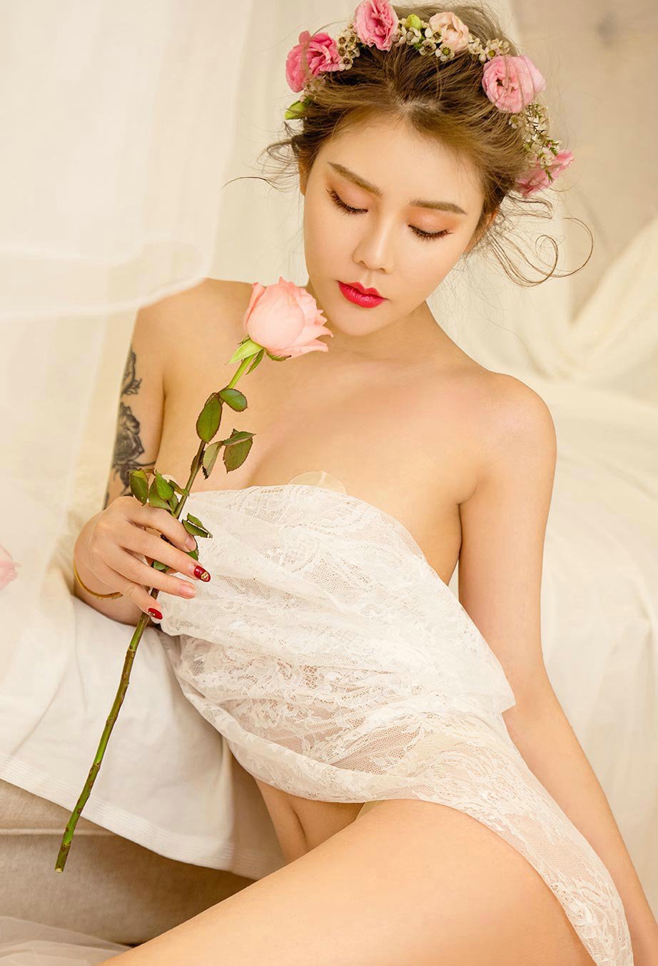 90后模特儿爱丽莎性感白纱诱惑私房写真