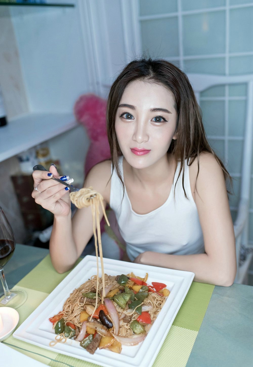 90后嫩妹子梁莹Sugar性感私房照图片