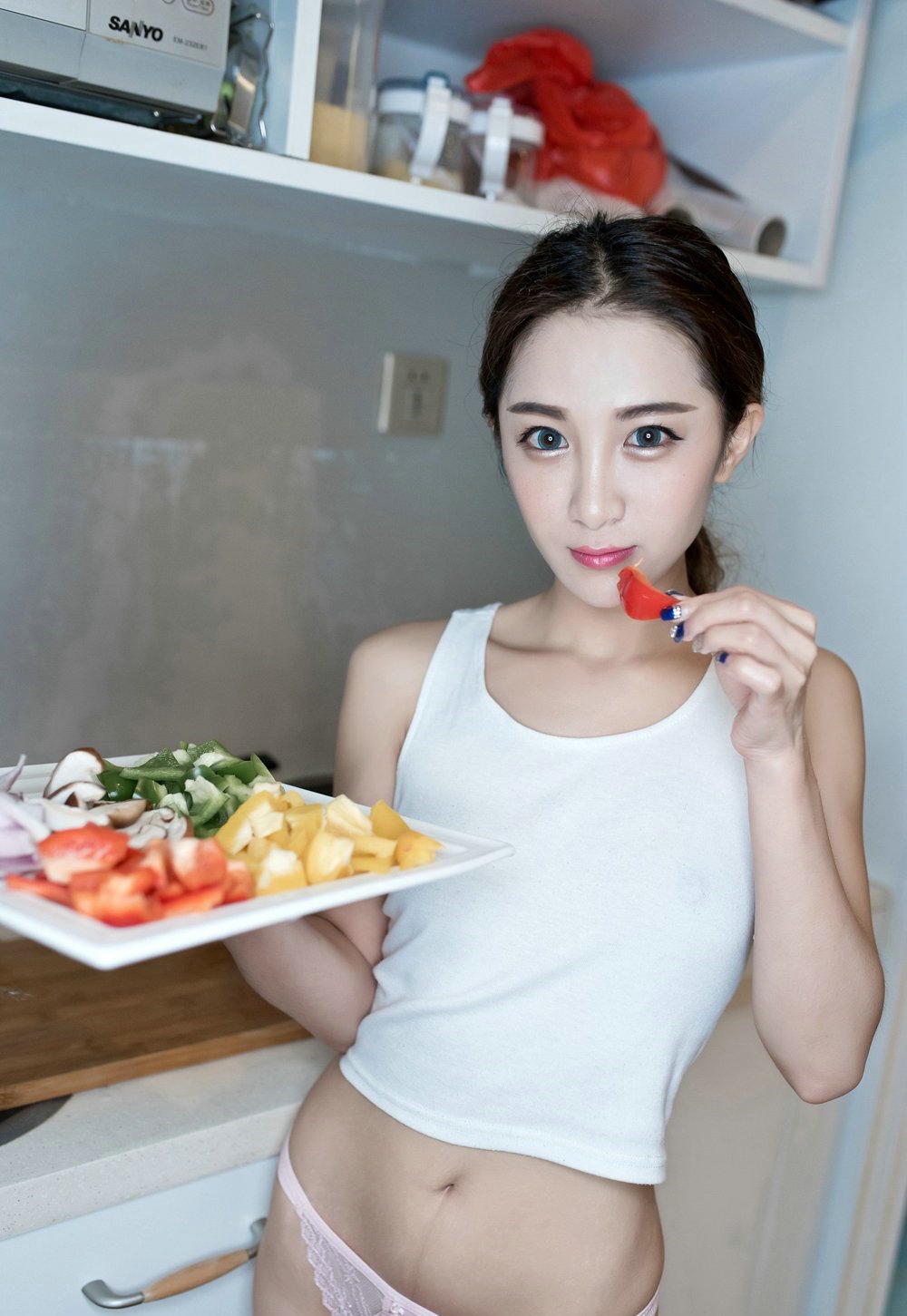 90后嫩妹子梁莹Sugar性感私房照图片