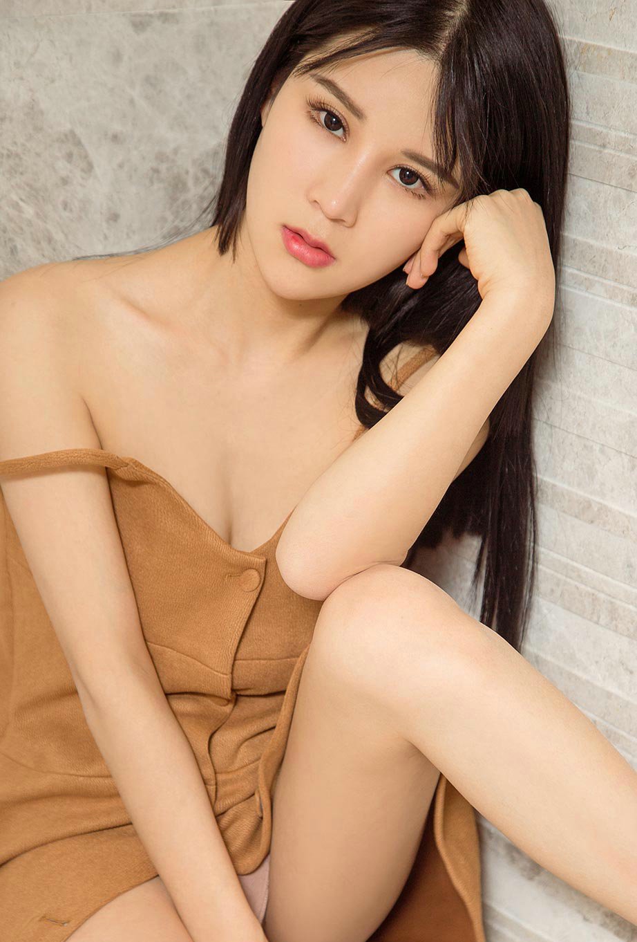 90后美女模特陈琪性感诱惑写真