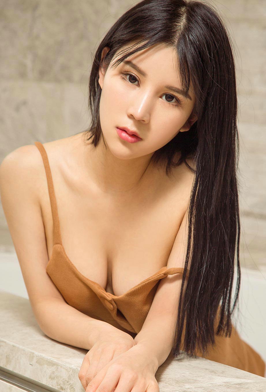 90后美女模特陈琪性感诱惑写真