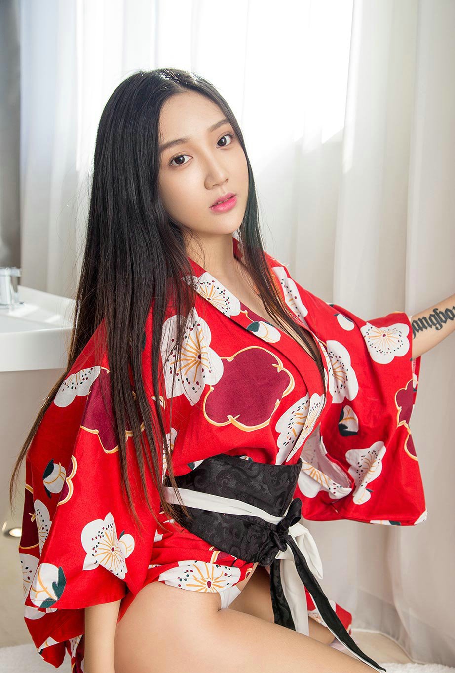 极品美女模特唐璐性感美乳私房照图片写真