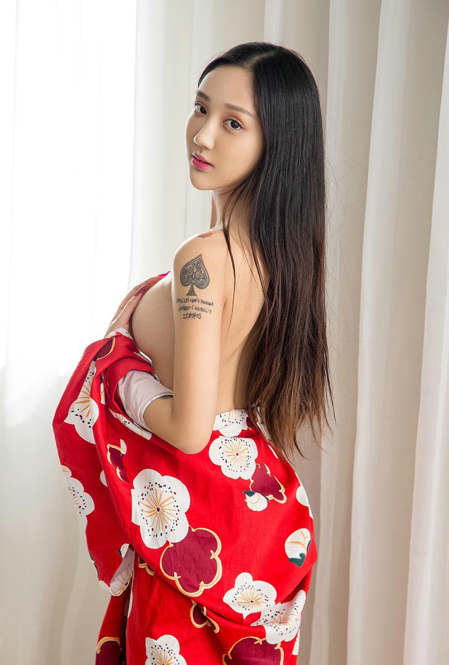 极品美女模特唐璐性感美乳私房照图片写真