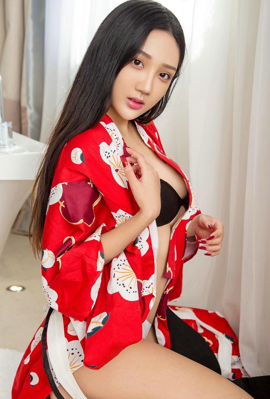 极品美女模特唐璐性感美乳私房照图片写真