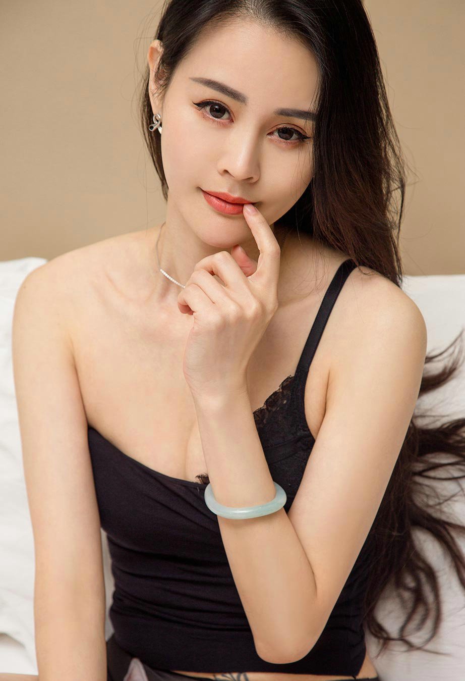 御姐型美女吉祥祥私房性感写真图片