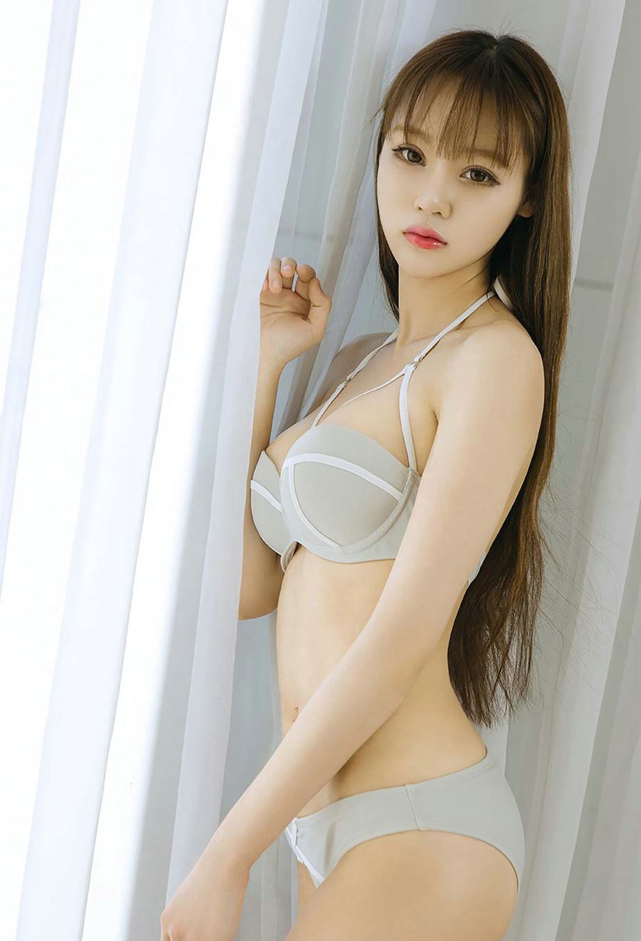 90后嫩模MMShirley私房性感内衣秀写真