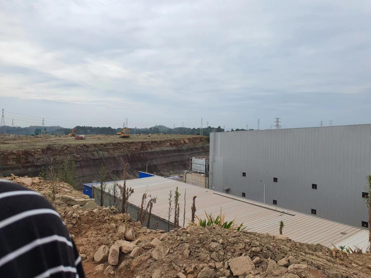 实探四川乐山光伏基地：硅棒因震受损需清理 多个新项目建设仍紧密推进
