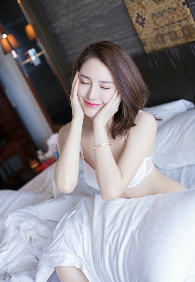 性感白皙清纯气质美女美乳娇嫩诱惑撩人私房写真