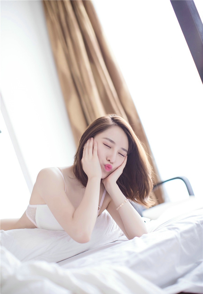 性感白皙清纯气质美女美乳娇嫩诱惑撩人私房写真
