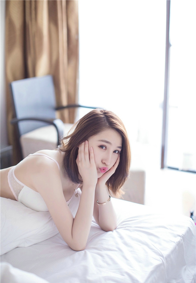 性感白皙清纯气质美女美乳娇嫩诱惑撩人私房写真