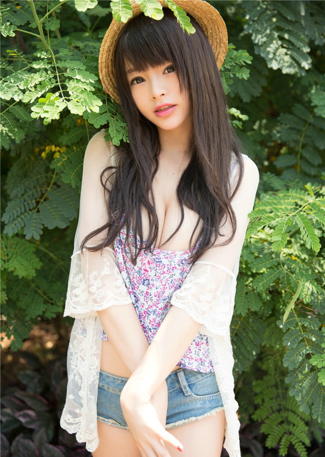 性感娇嫩邻家妹妹白嫩巨乳甜美娇媚诱惑户外写真