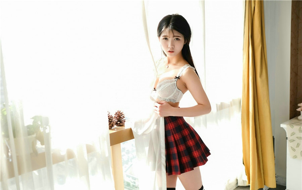 性感娇嫩可爱短裙清纯妹妹内衣美乳娇羞诱惑迷人写真