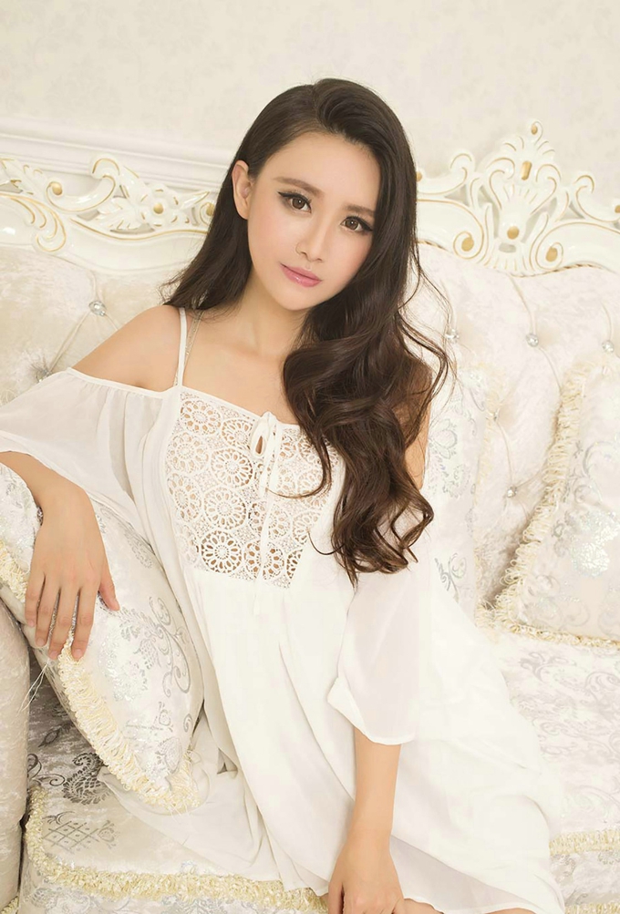 软妹子糖糖私房内衣系列傲人美胸性感写真