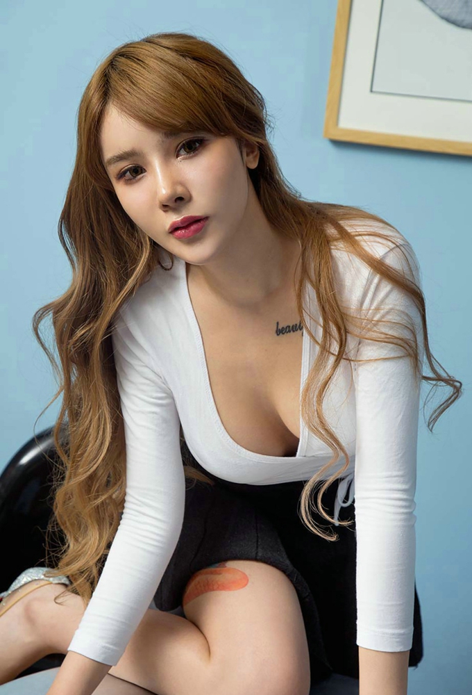 嫩模左函漪私房内衣系列半露豪乳撩人诱惑写真