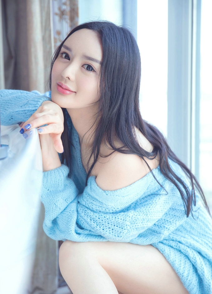 嫩模晓迪居家私房内衣系列秀完美身材香艳迷人写真