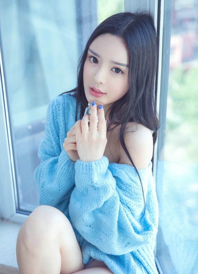 嫩模晓迪居家私房内衣系列秀完美身材香艳迷人写真