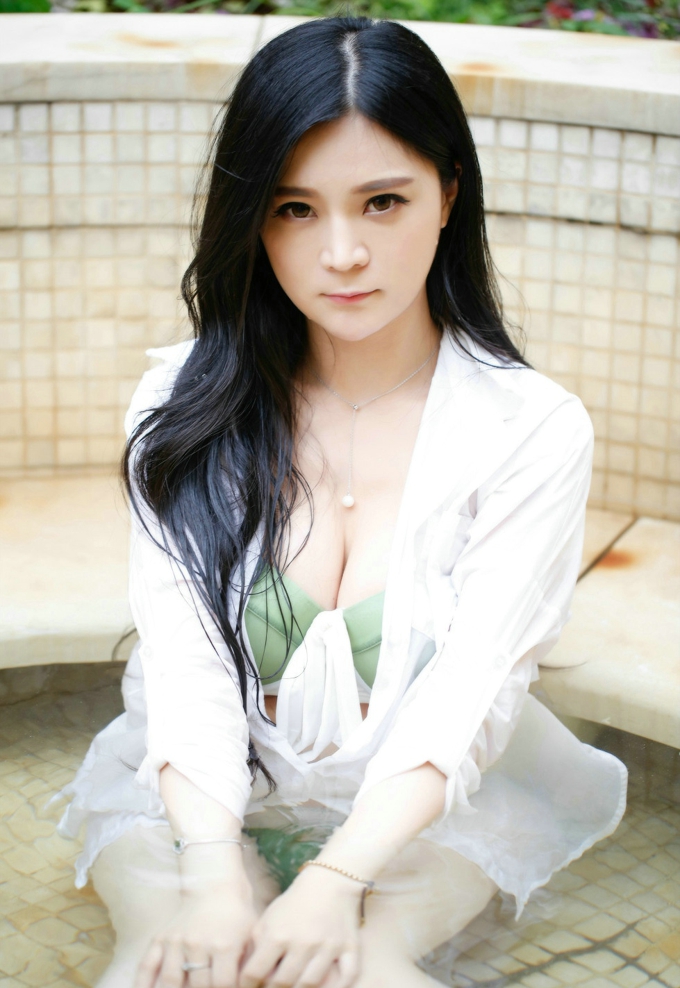 性感女仆装嫩模Ayumi雪雪妖娆勾魂娇嫩俏丽性感迷人诱惑写真