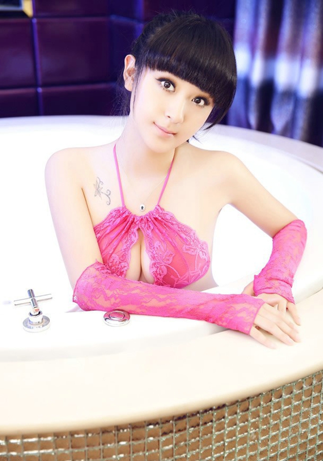 性感娇艳甜美美女模特孟熙儿粉红透明装清纯娇媚私房写真