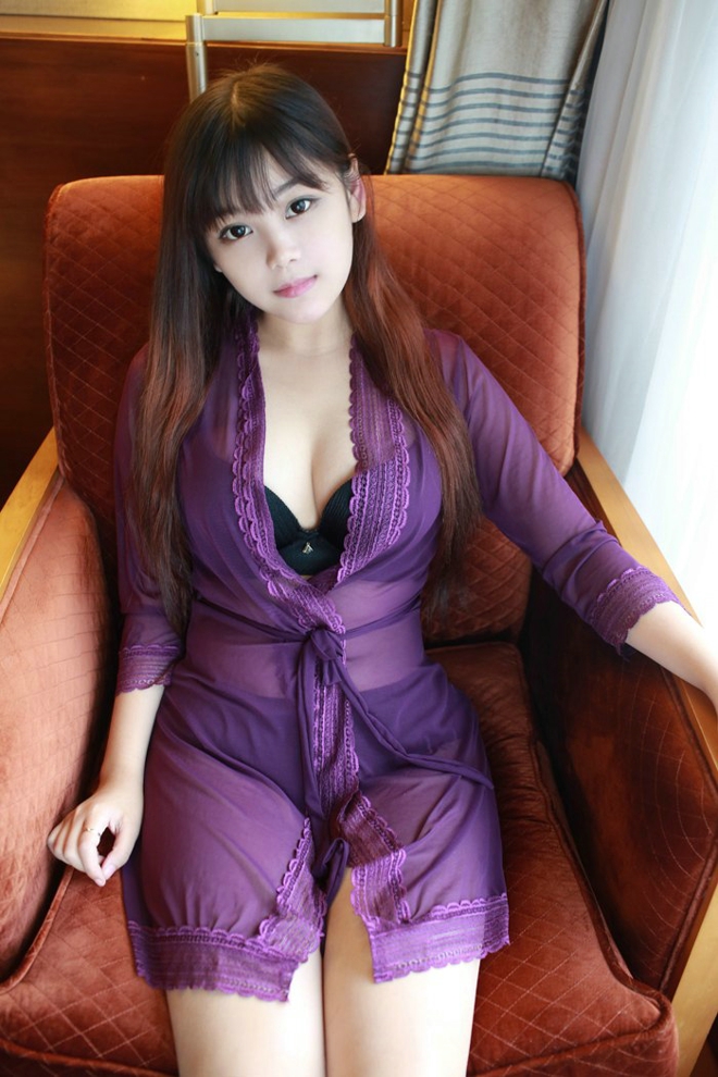 梦中情人性感娇媚小月儿圆润身材娇媚诱惑私房写真