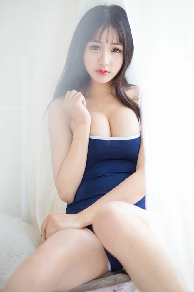 性感娇艳诱人思淇露背毛衣大胆秀豪乳高清诱惑私房写真