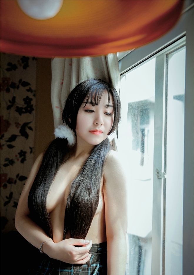 性感娇媚可爱丰满的女友v菜大尺度私房美乳诱惑私房写真