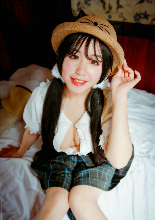 性感娇媚可爱丰满的女友v菜大尺度私房美乳诱惑私房写真