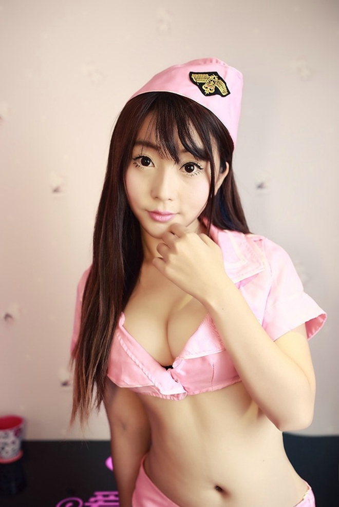 娇艳性感南开大学美女校花艾丽可爱护士装诱惑私房写真