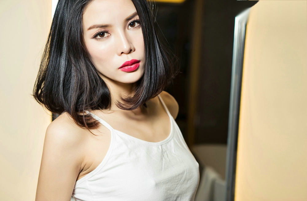 王妃视感陈圆圆白色内衣展白嫩肌肤性感迷人写真