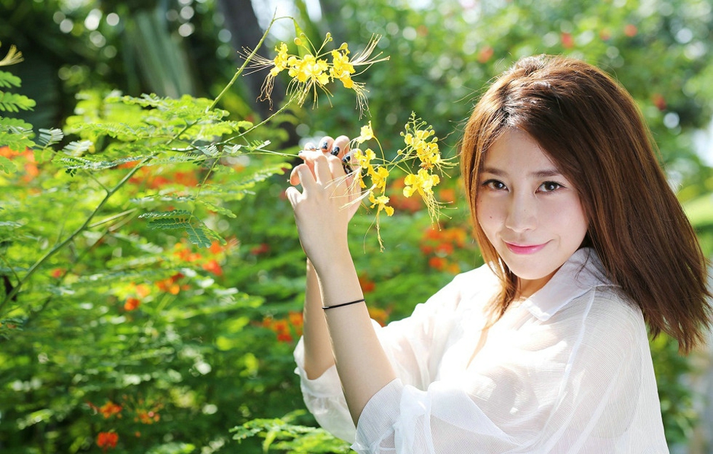 嫩模许诺Sabrina牛仔热裤性感内衣湿身透视楚楚可人迷人写真