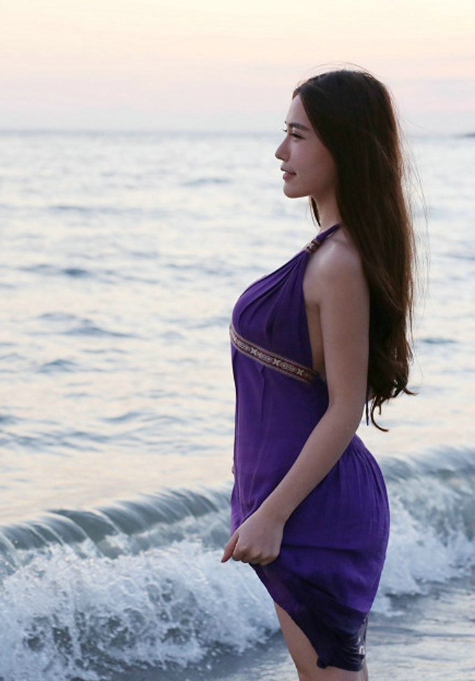 紫色长裙深V露巨乳性感迷人气质嫩模熊吖BOBO写真