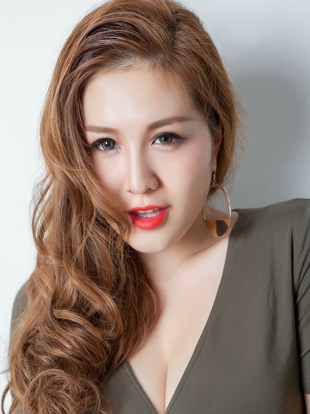 丰满混血美女赵一霖性感艺术写真