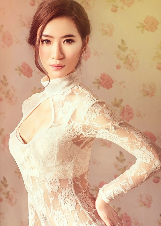 耀眼迷人的私房美女董蒸性感薄纱写真