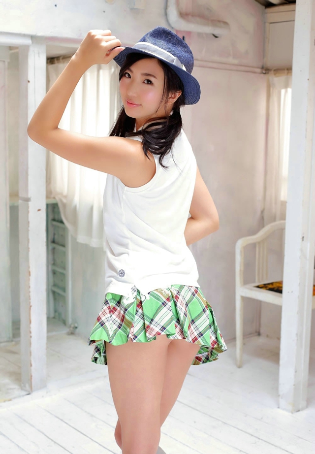 美艳长腿美女身材火辣大眼迷人写真