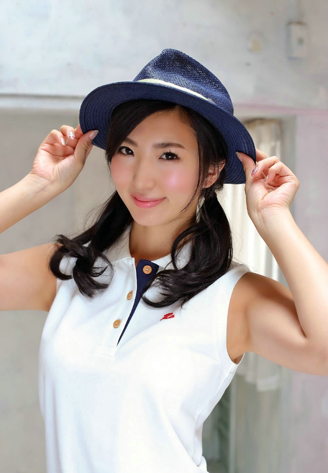 美艳长腿美女身材火辣大眼迷人写真