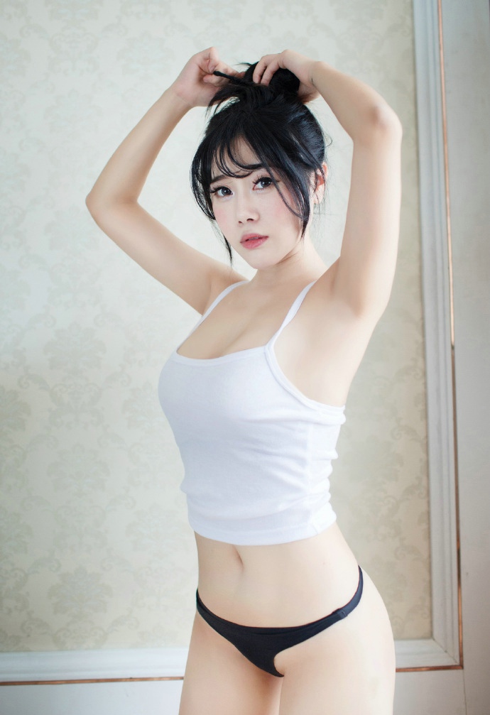 私房爆乳美女火辣身材俏皮娇艳很迷人
