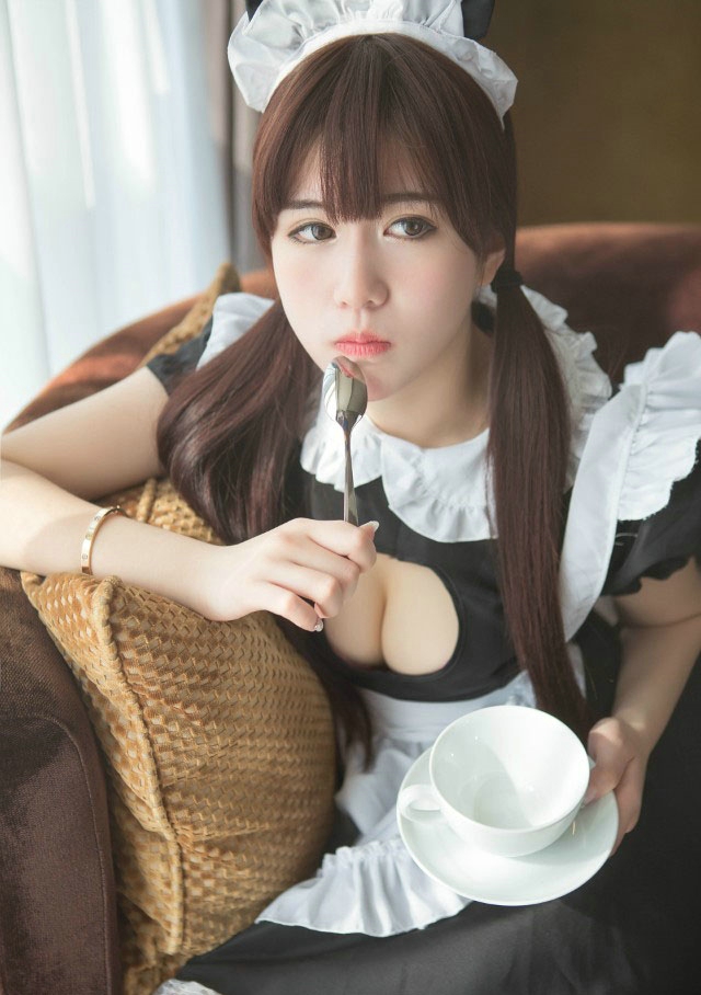 90后甜美少女女仆丰满爆乳装迷人写真