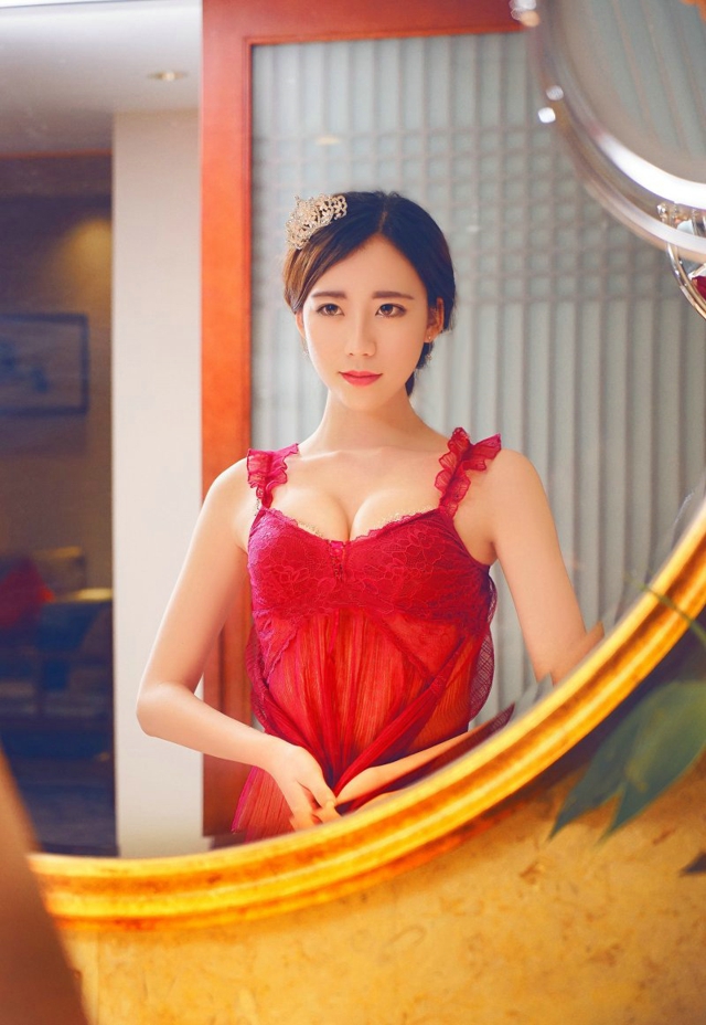 极品美女私房翘臀美胸诱惑极致动人