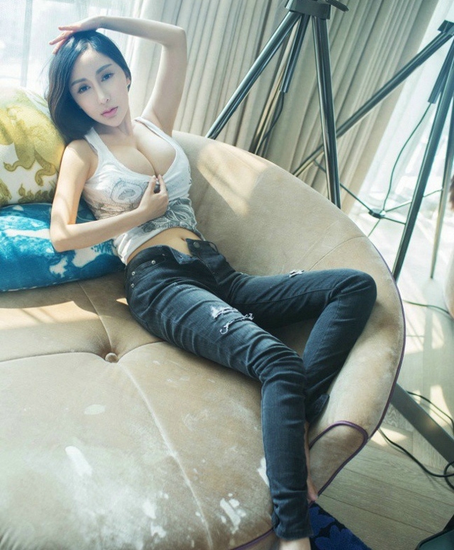私房巨乳美女极致诱惑靓丽写真