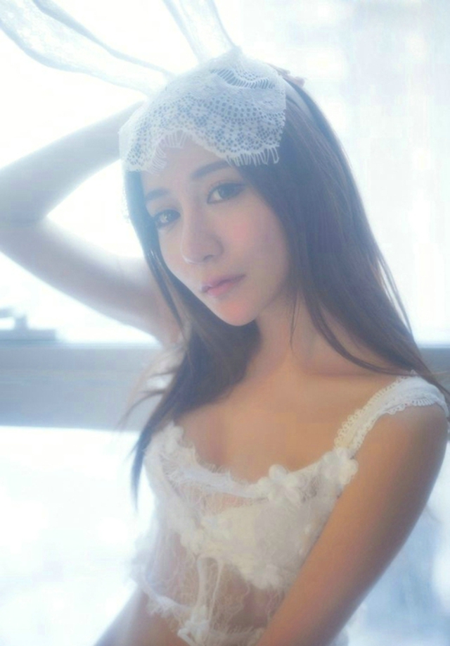 白色性感睡衣窈窕美女私房写真宛如画中仙女