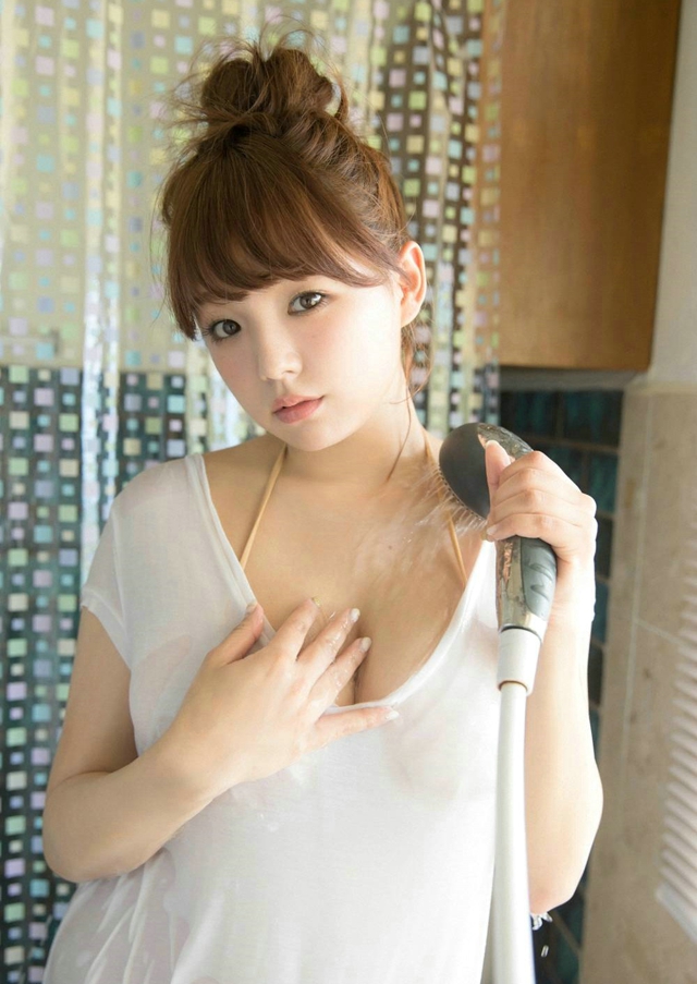 可爱童颜少女筱崎爱湿身诱惑私房写真