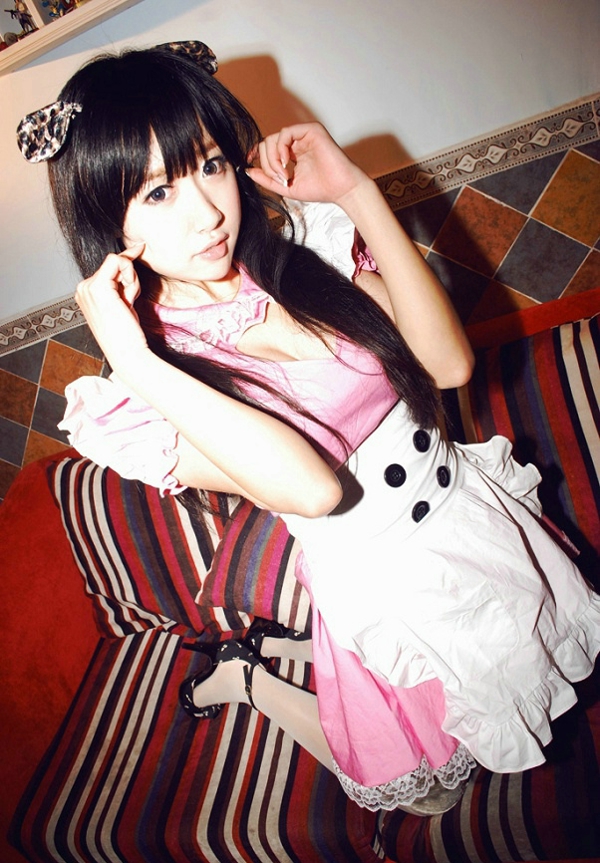 清纯留学生妹子私房性感女仆装可爱俏皮写真