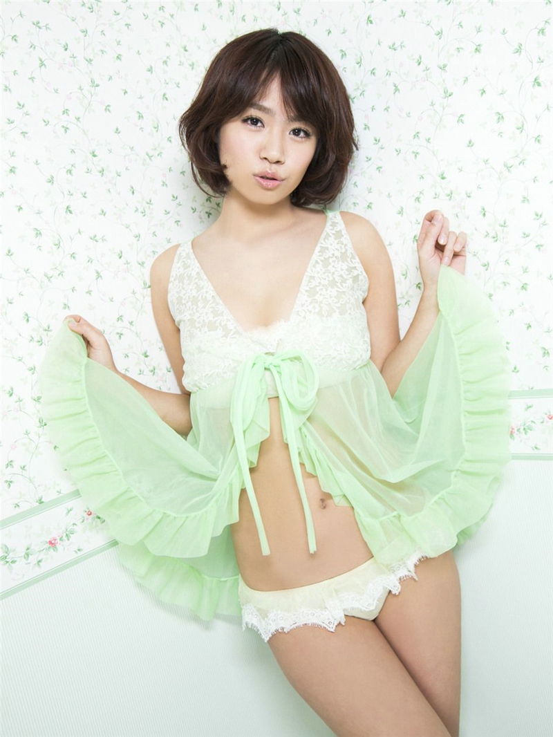 豪乳美臀极致诱惑的私房薄纱美女性感迷人写真