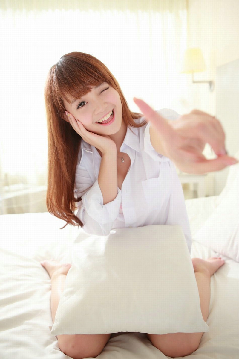 清纯邻家女孩性感白衬衫内衣诱惑居家写真
