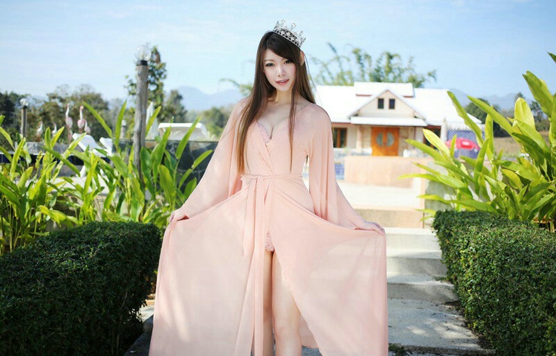 阳光气质美女透明粉红薄纱装性感诱惑很迷人