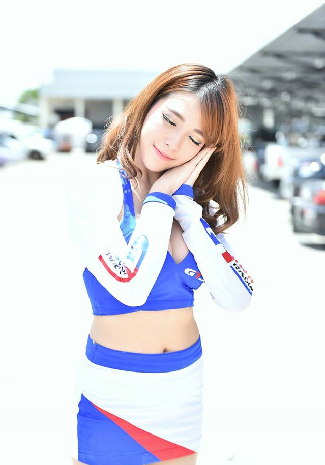 气质阳光巨乳短发女神妖娆身姿性感可人